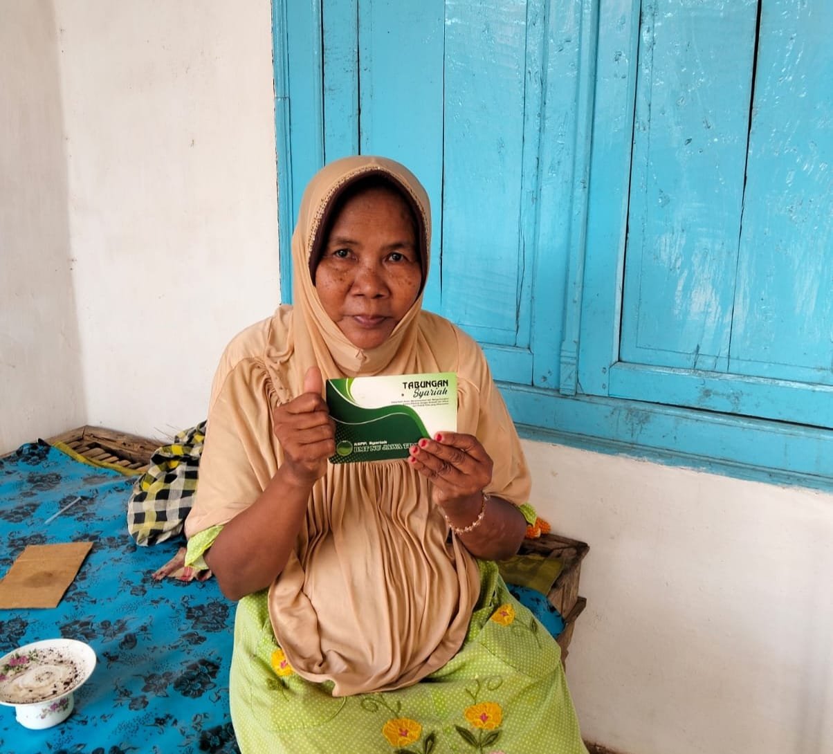 Pelayanan BMT NU Jatim Memikat Hati Ibu Atma untuk Istiqamah Menabung