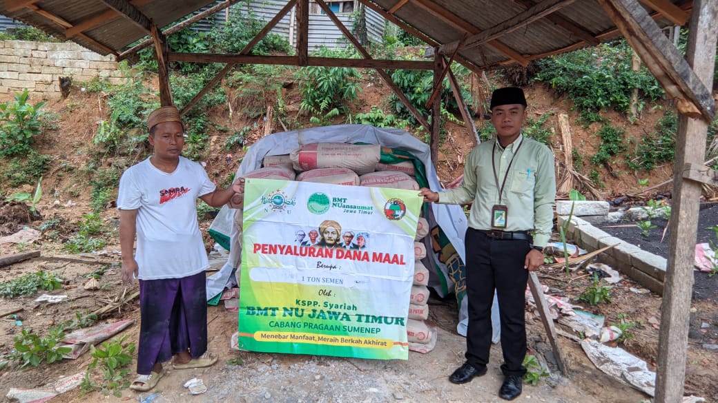 Bantu Pembangunan Masjid BMT NU Cabang Pragaan Serahkan 1 Ton Semen