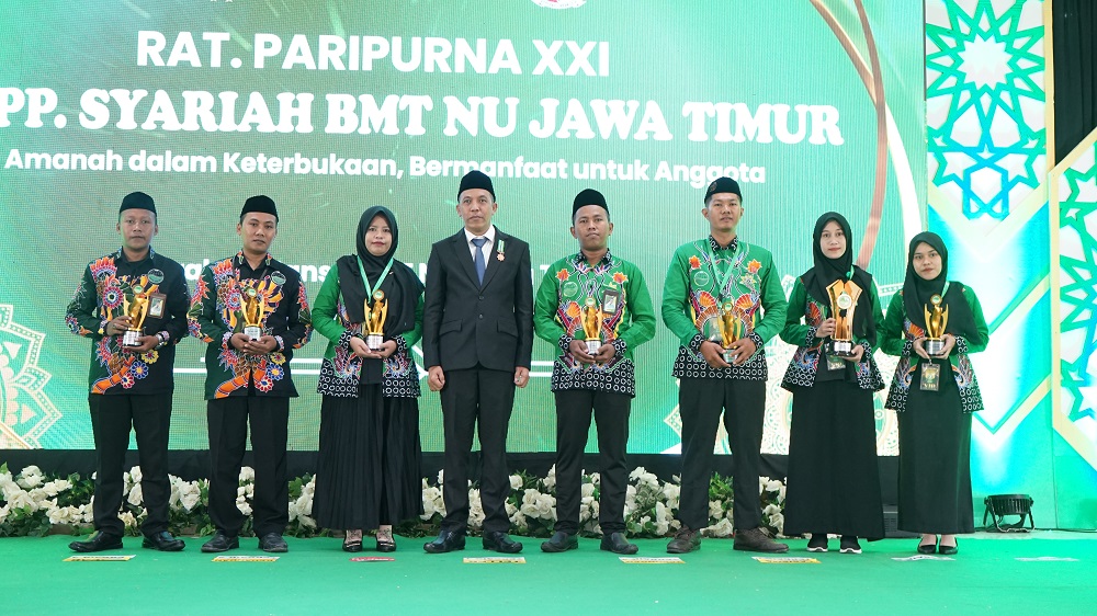 BMT NU Menganugerahkan Pengelola Terbaik di Momentum RAT Paripurna XXI