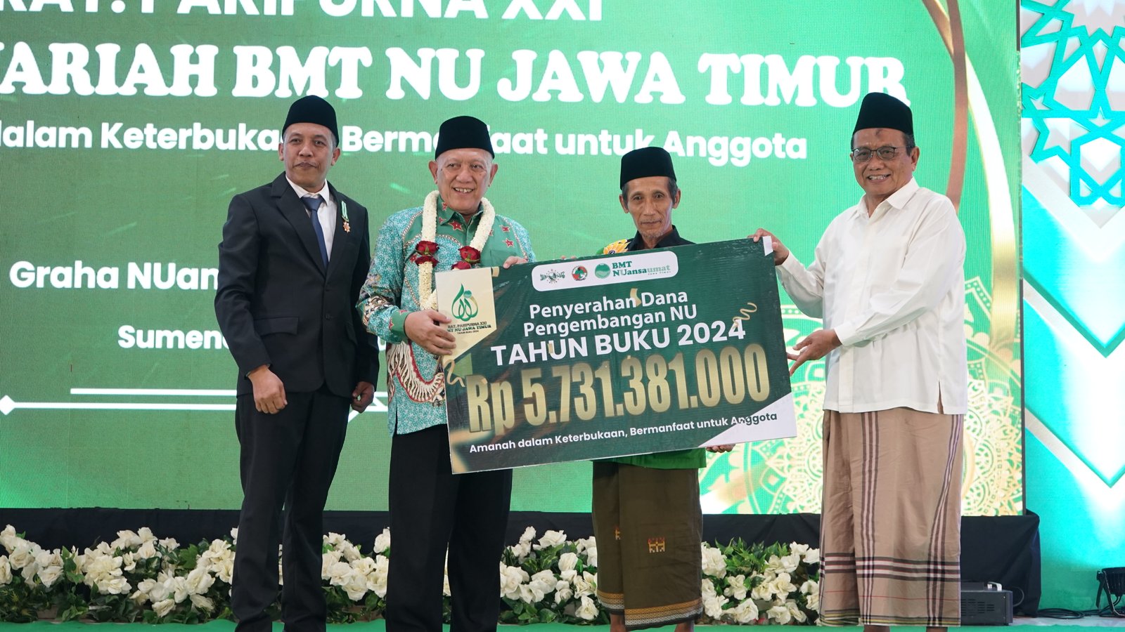 Wujudkan Kemandirian Nahdlatul Ulama BMT NU Jatim Serahkan Dana Pengembangan NU sebesar 5.7 M