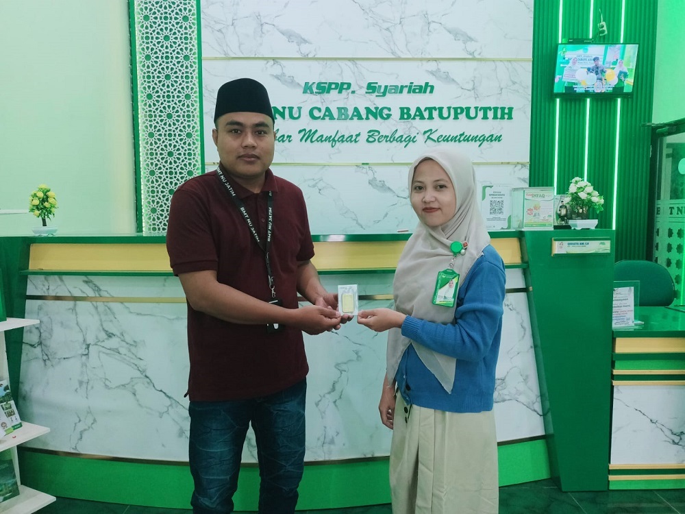 Anggota DPRD Sumenep M. Muhri Investasi Emas 100 Gram ke BMT NU Jatim